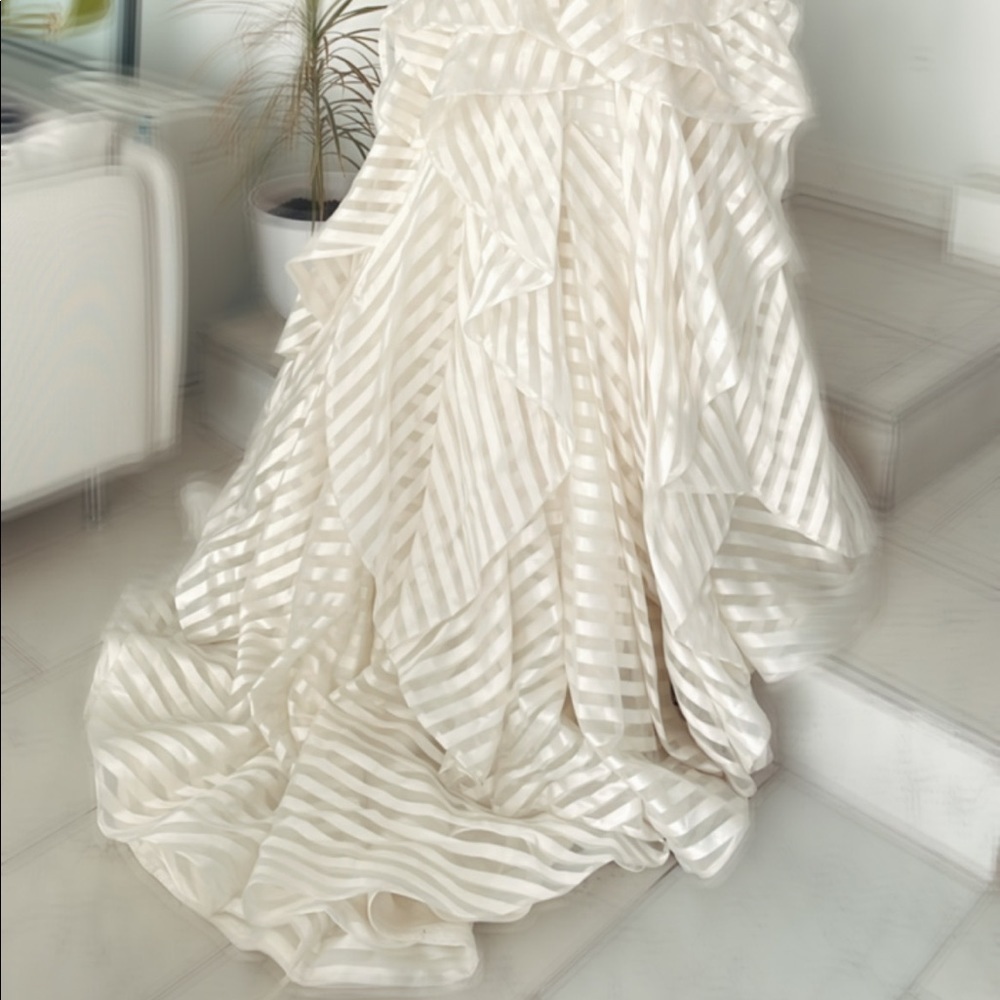 Hayley Paige Guindon Wedding Dress 2 of 2 posts - Picture 5 of 14